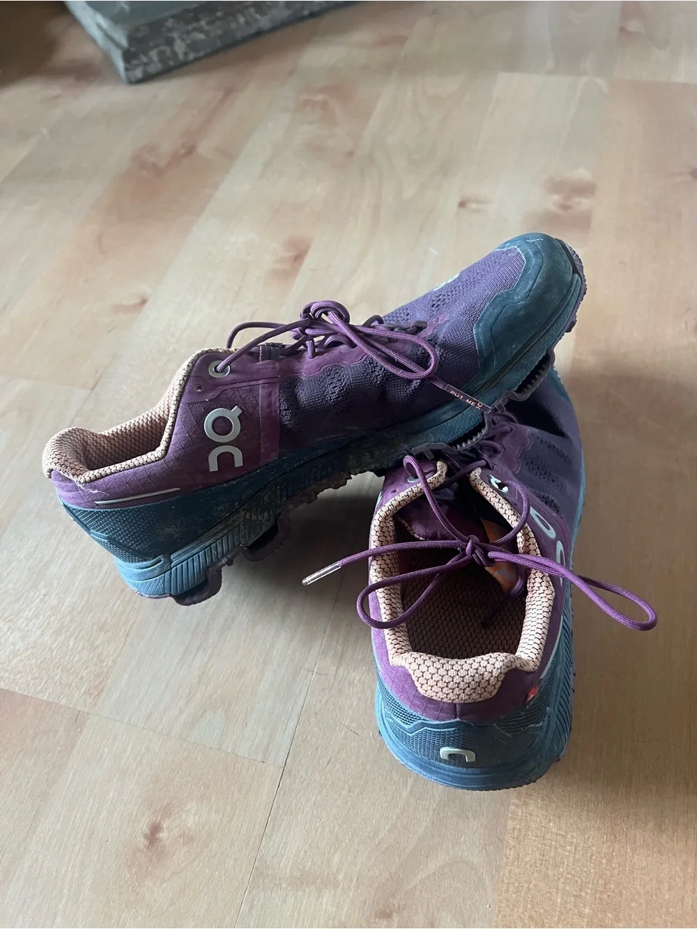 On Cloudventure Women’s Trail Running Shoes – Size 7.5